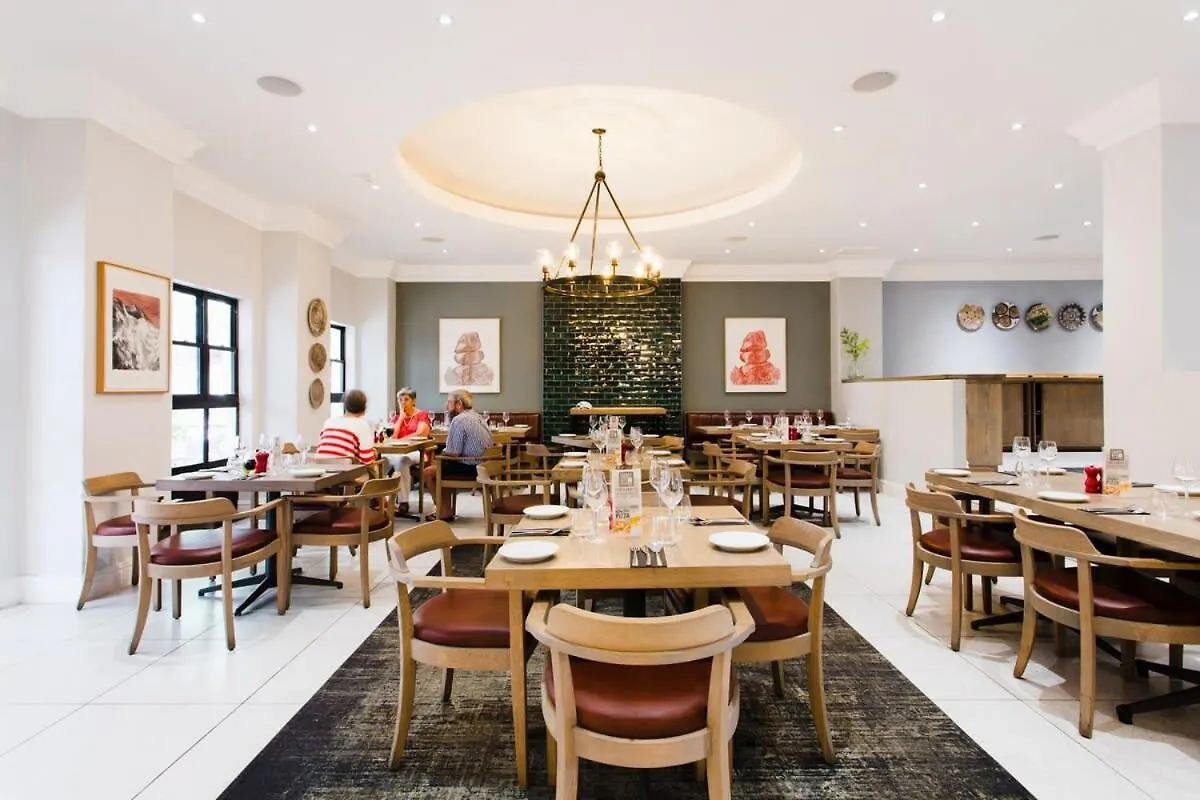 Perfect Couples Cove, With Hotel Living Comforts! Cape Town