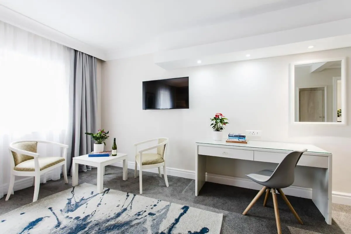 Inn Perfect Couples Cove, With Hotel Living Comforts! Cape Town